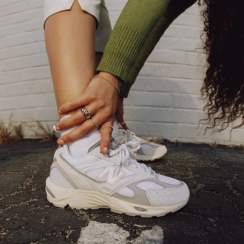 New Balance 880R Athletic Shoe - Reflection / White