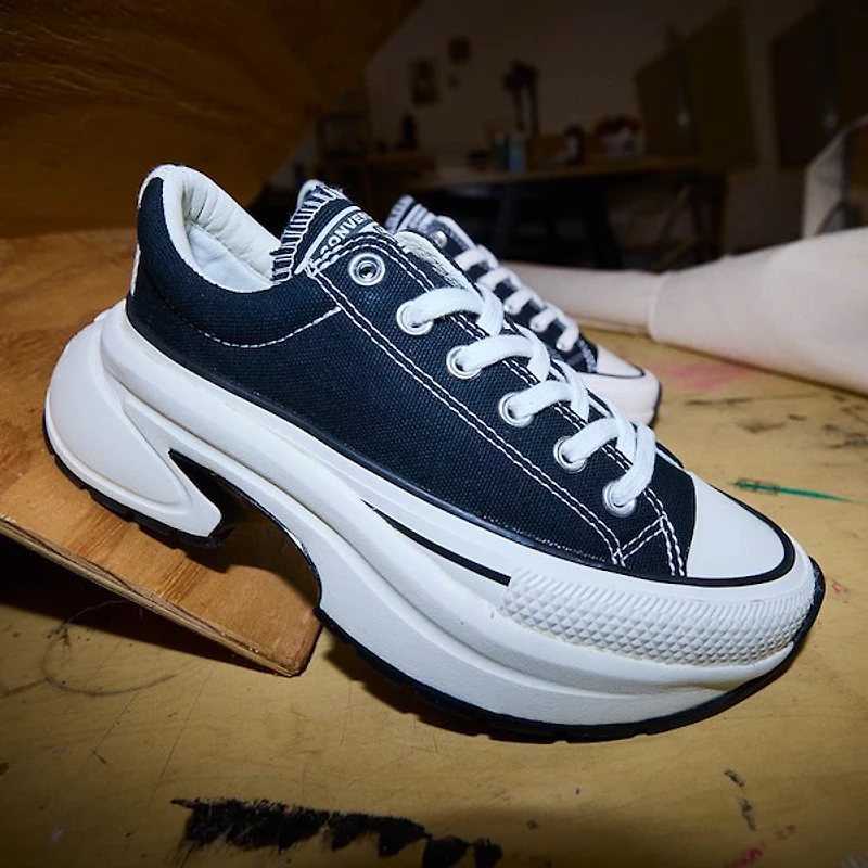 Converse Run Star Crush Low-Top Sneaker - Black / Egret