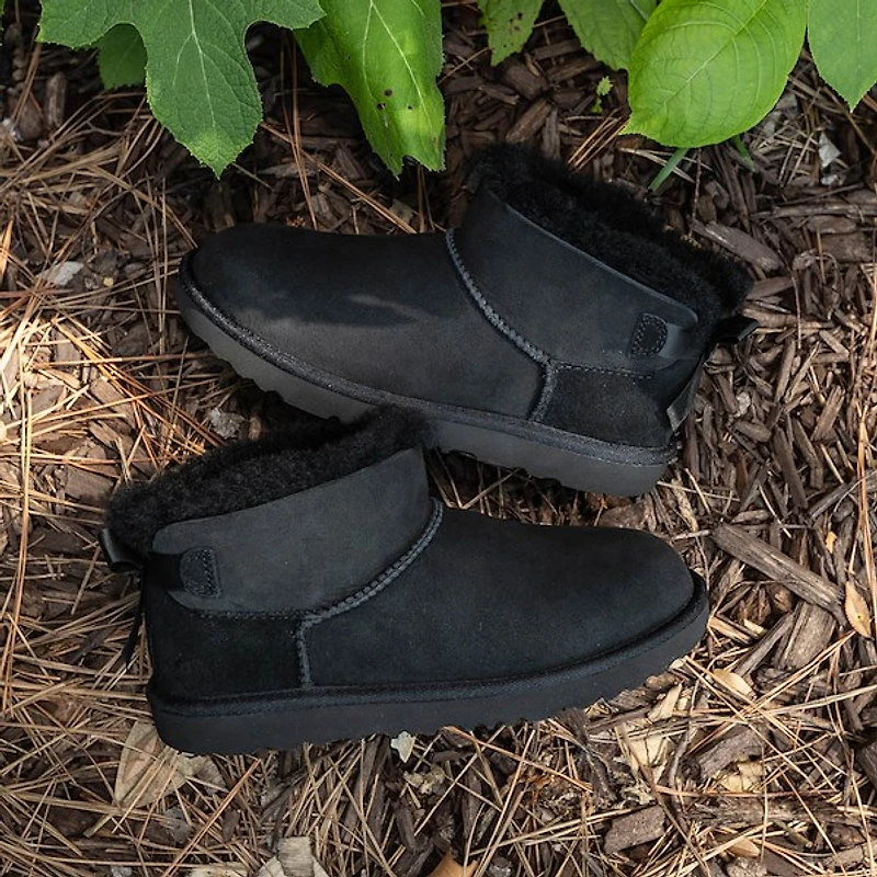 UGG® Ultra Mini Bailey Bow Boot
