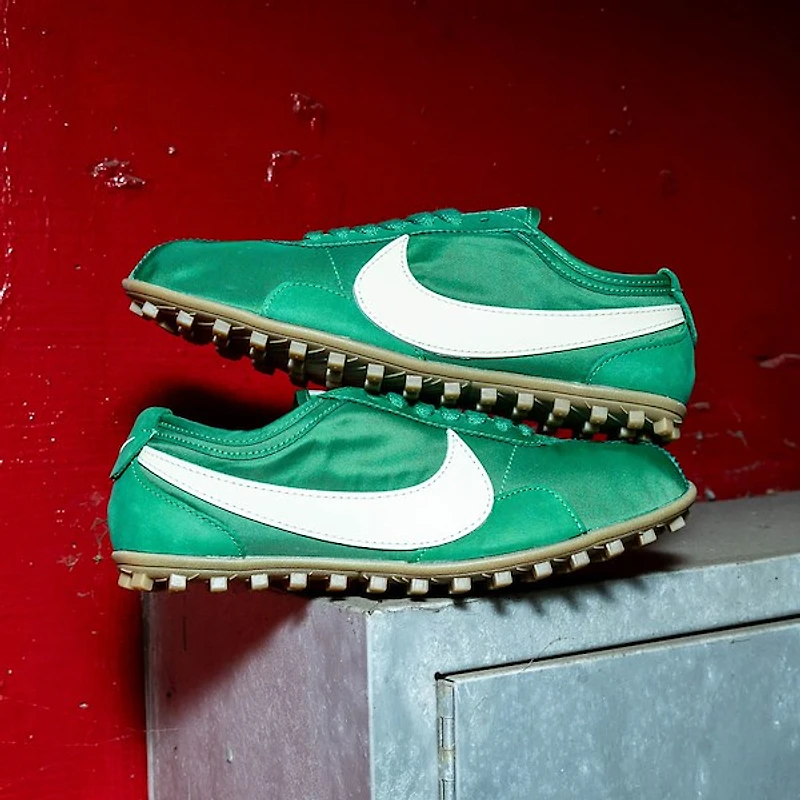 Womens Nike Moon Shoe OG Athletic - Malachite / Soft Pearl Gum Light Brown