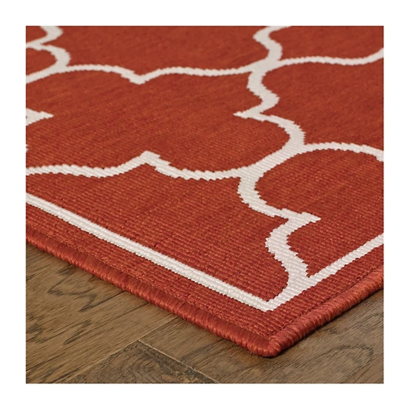 Red Quatrefoil Jenn Outdoor Rug, 5x7