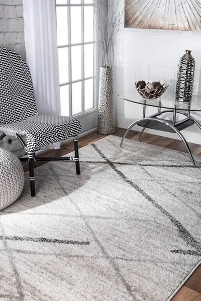 Gray Thigpen Diamond Area Rug