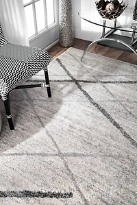 Gray Thigpen Diamond Area Rug