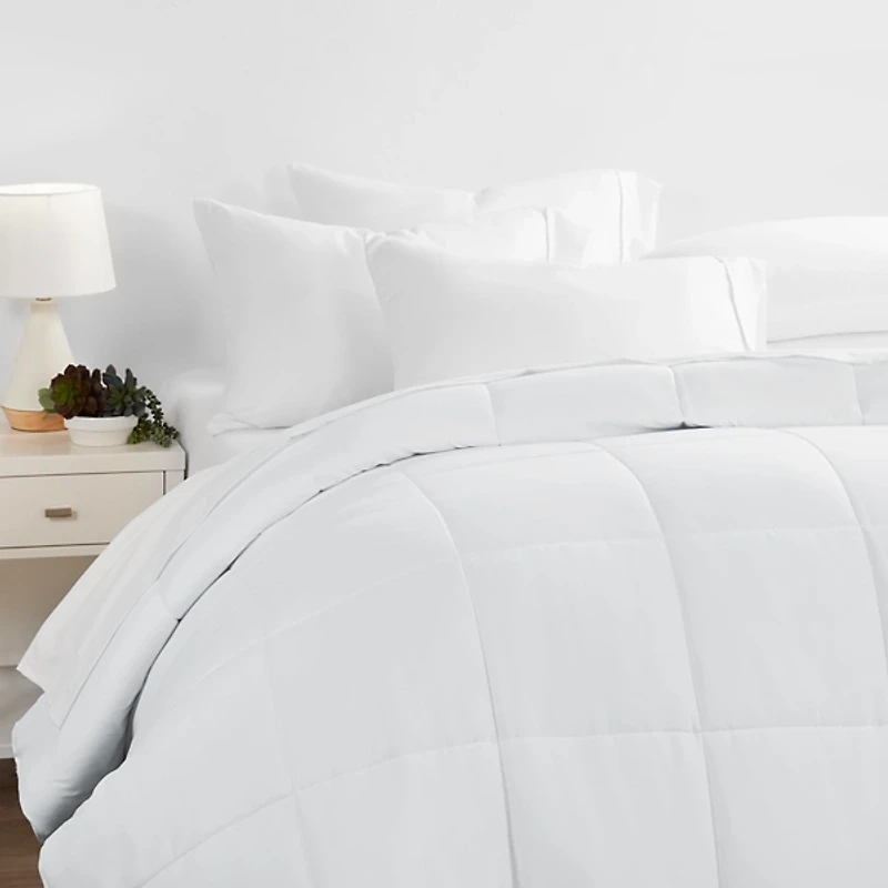 White Down Alternative All-Season Queen Comforter