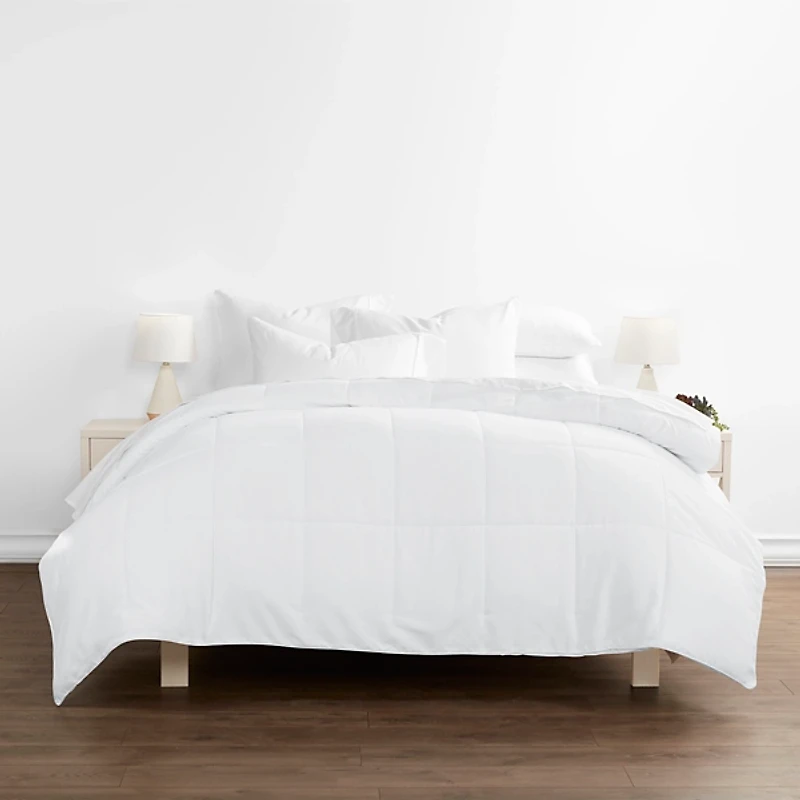 White Down Alternative All-Season Queen Comforter