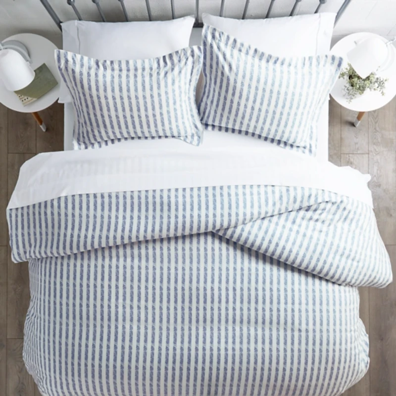 Navy Rugged Stripes Puffed 3-pc. Queen Duvet Set