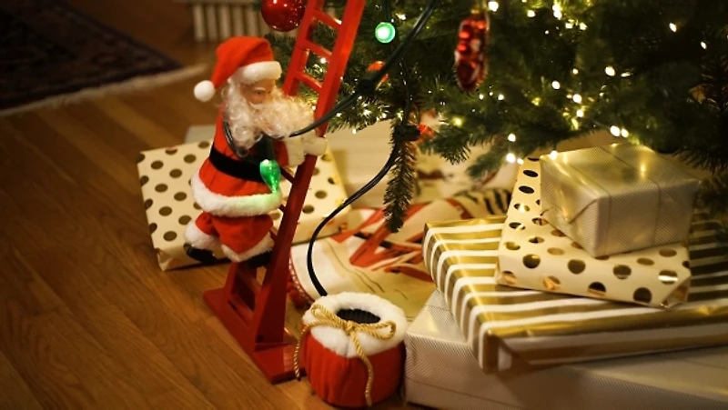 Musical Climbing Super Santa