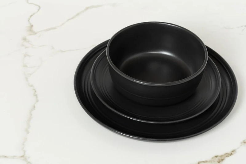 Black Matte Double Line 16-pc. Dinnerware Set