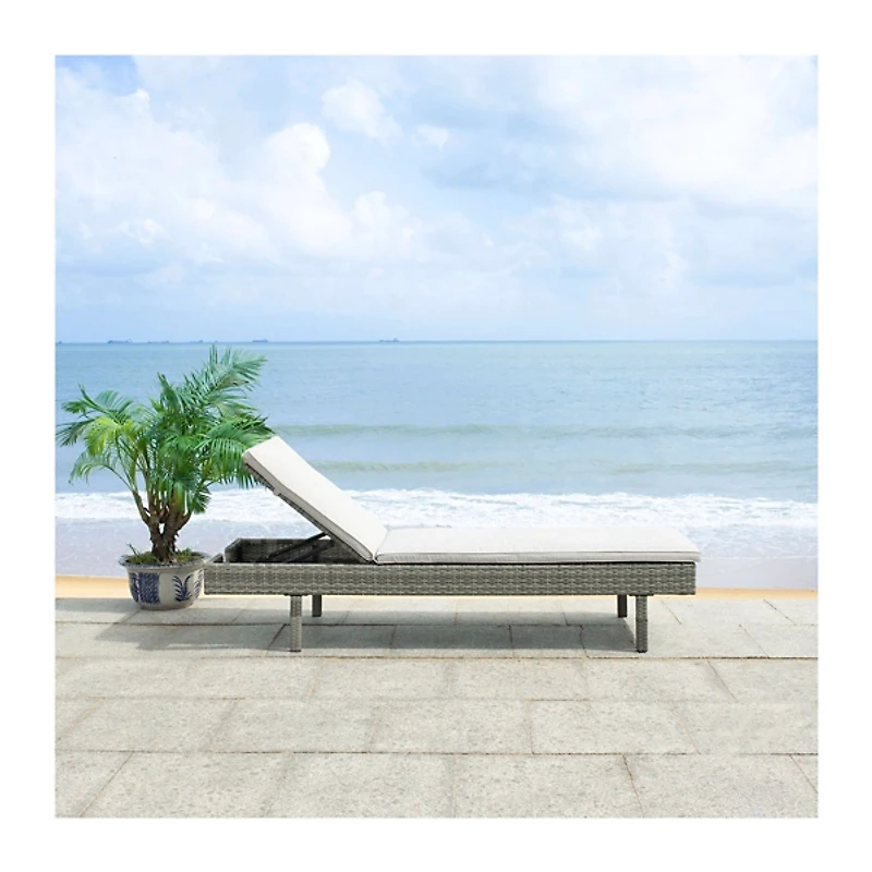 SAFAVIEH Gray Wicker Chaise with Gray Cushion