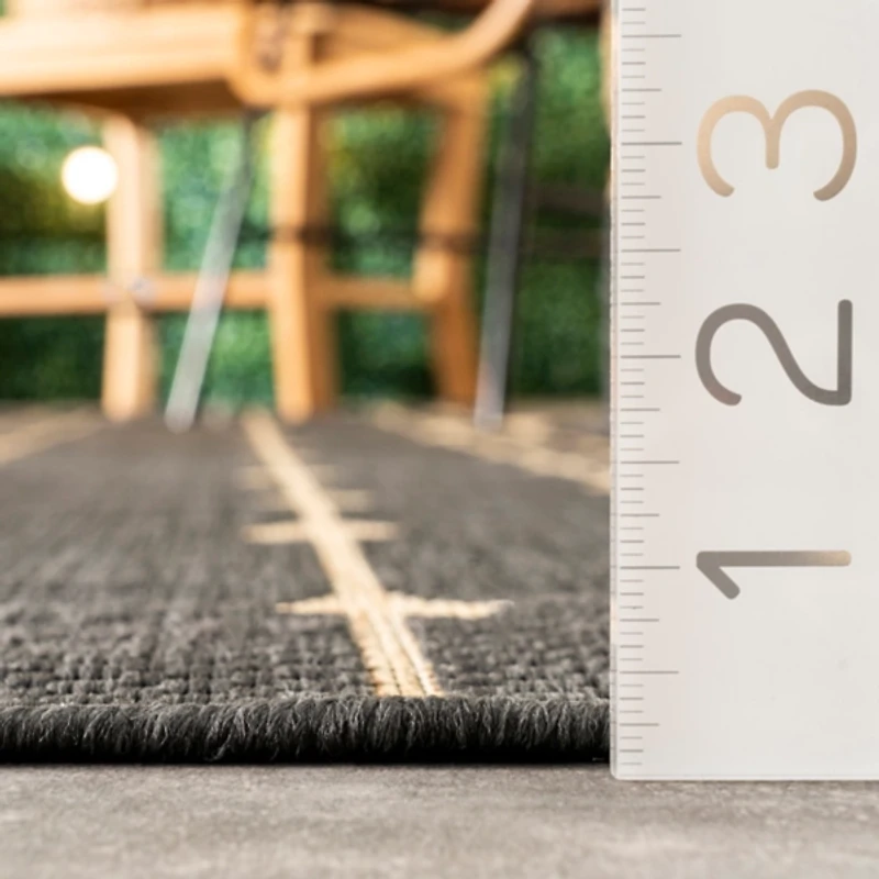 Kendall Gray Vertical Teardrop Outdoor Rug, 5x8