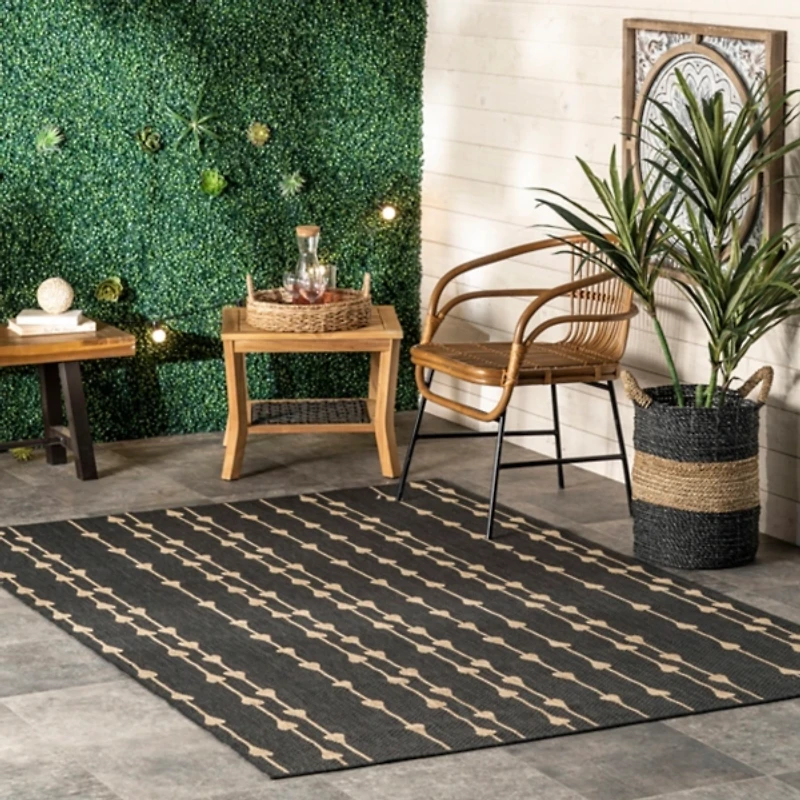 Kendall Gray Vertical Teardrop Outdoor Rug, 8x10
