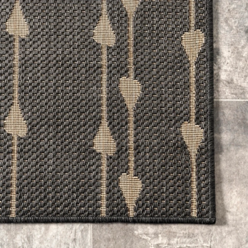 Kendall Gray Vertical Teardrop Outdoor Rug, 8x10