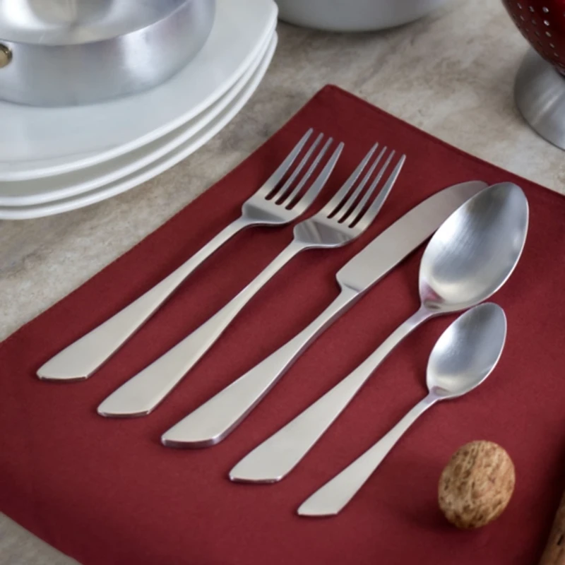 Matte Silver Angled Base 20-pc. Flatware Set