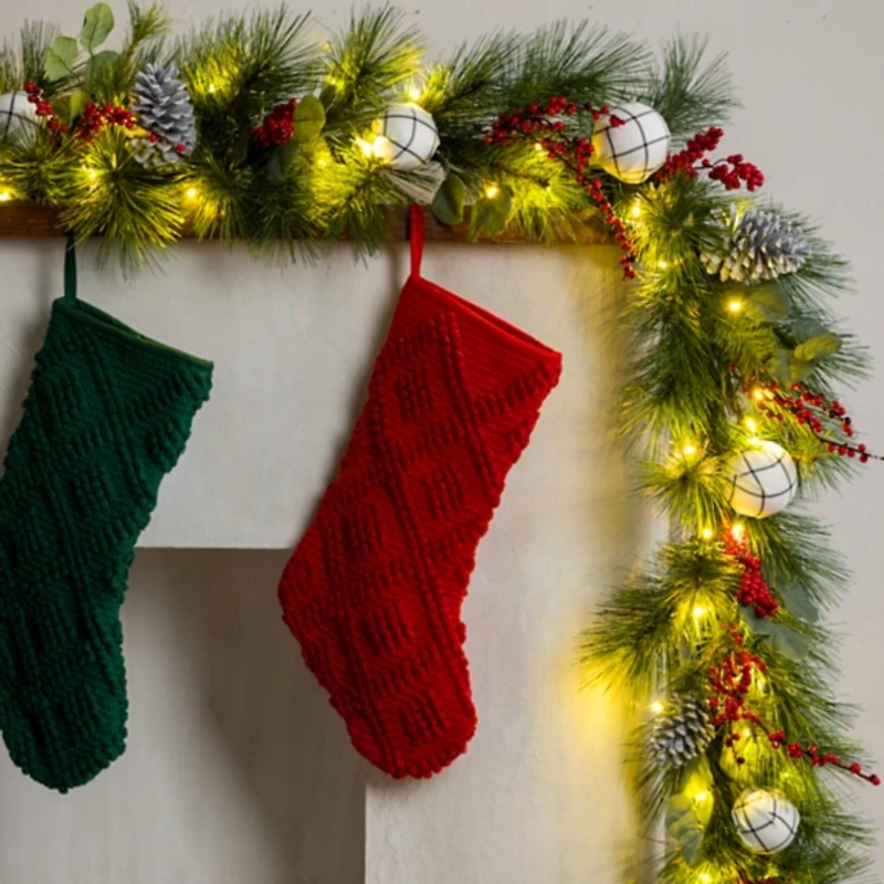 Pre-Lit Pine Leaves & Pinecones Christmas Garland