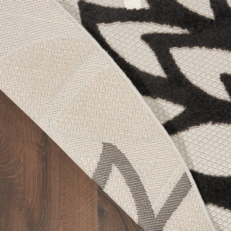 Black and White Floral Round Outdoor Area Rug, 5x5