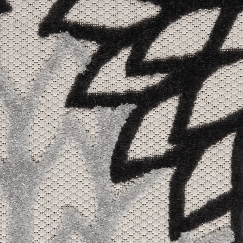 Black and White Floral Round Outdoor Area Rug, 5x5