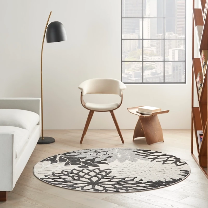 Black and White Floral Round Outdoor Area Rug, 5x5