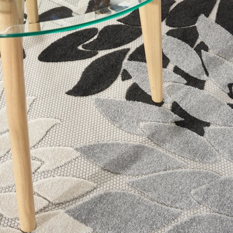 Gray Floral Burst Round Outdoor Area Rug