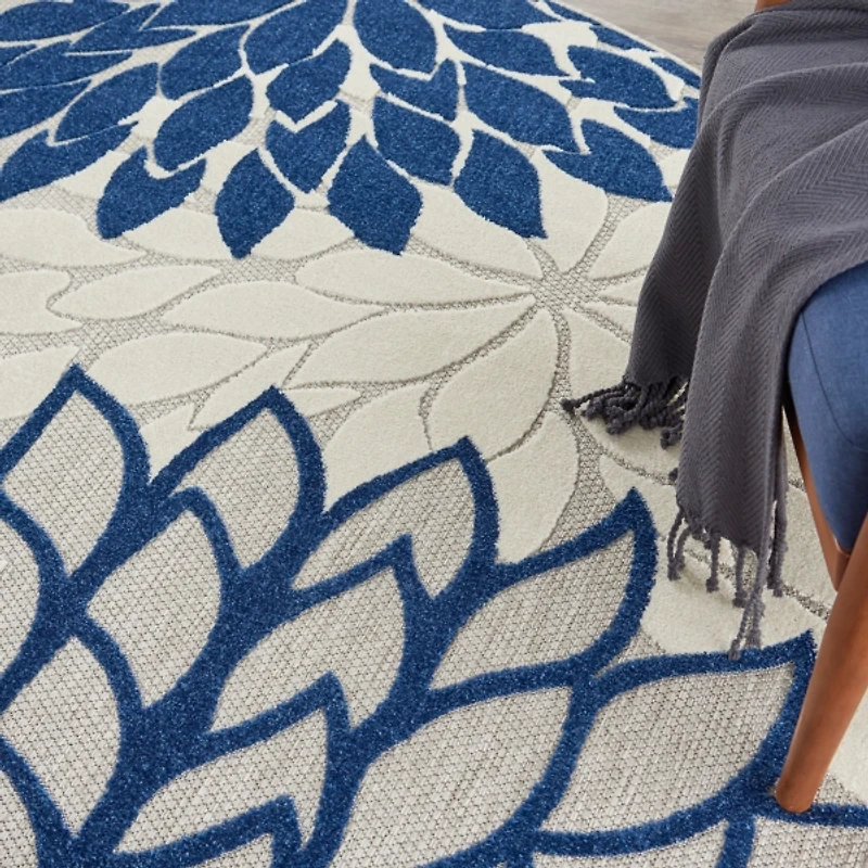 Navy Floral Burst Round Outdoor Area Rug, 7x7