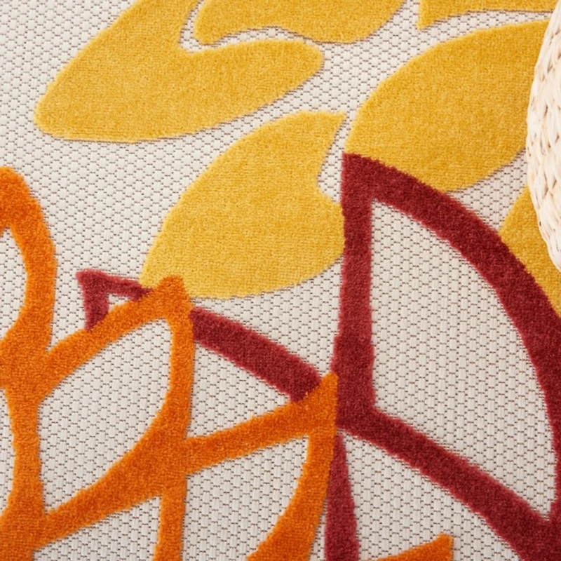 Red Floral Burst Outdoor Round Area Rug, 7 ft.