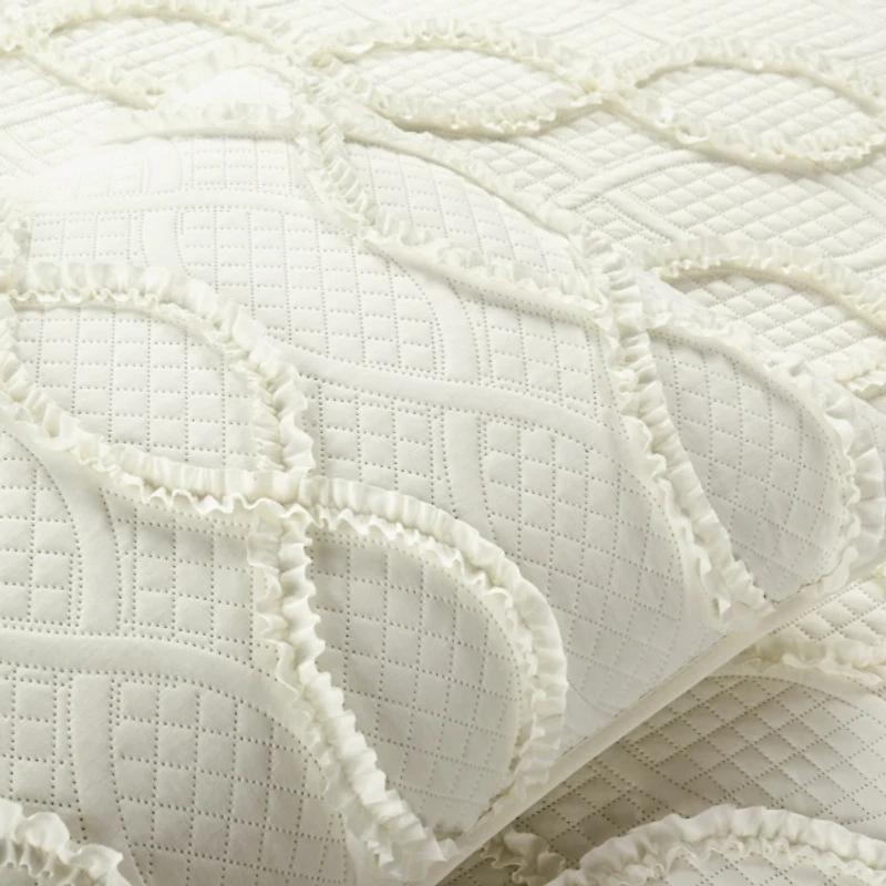 Ivory Trellis Ruffles 3-pc. King Quilt Set
