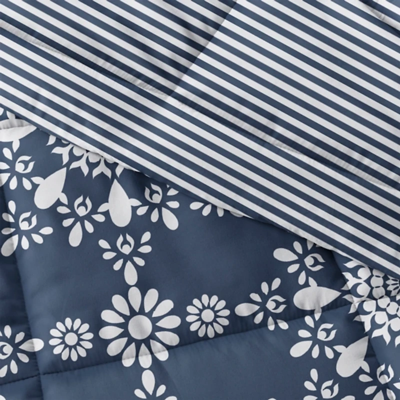 Navy Daisy Medallion Queen 3-pc. Comforter Set