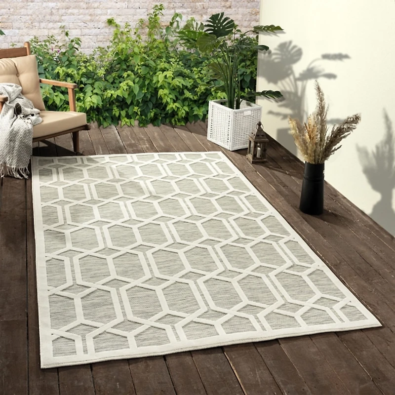 Gray Raised Honeycomb Indoor/Outdoor Area Rug, 7x9