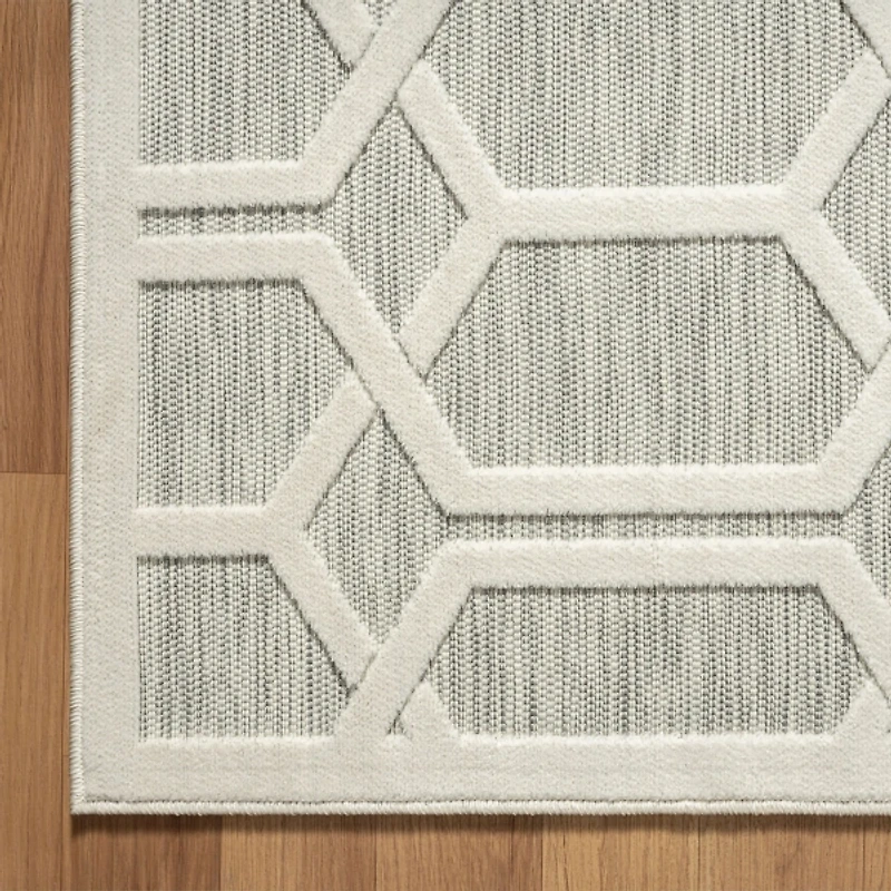 Gray Raised Honeycomb Indoor/Outdoor Area Rug, 7x9