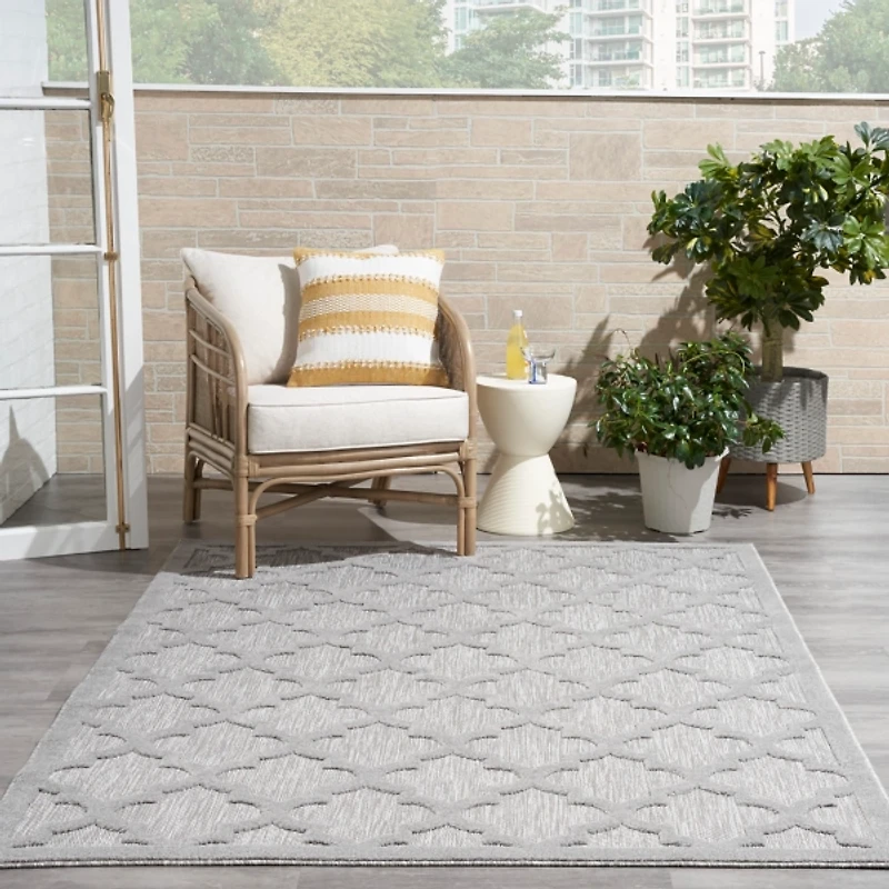 Soft Silver Trellis Outdoor Area Rug, 4x6