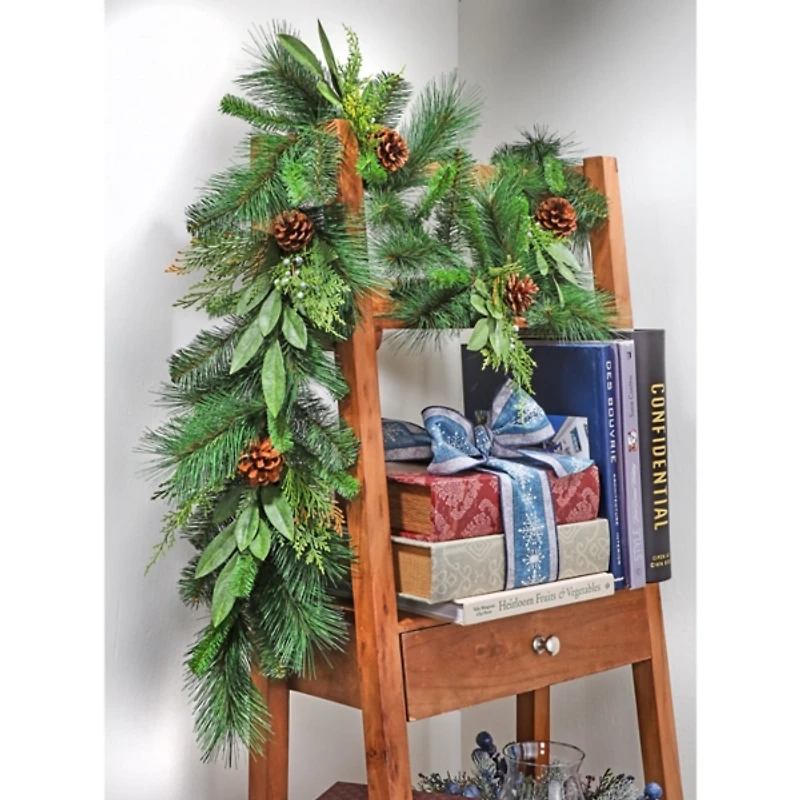 Cedar and Bayleaf Pinecone Garland