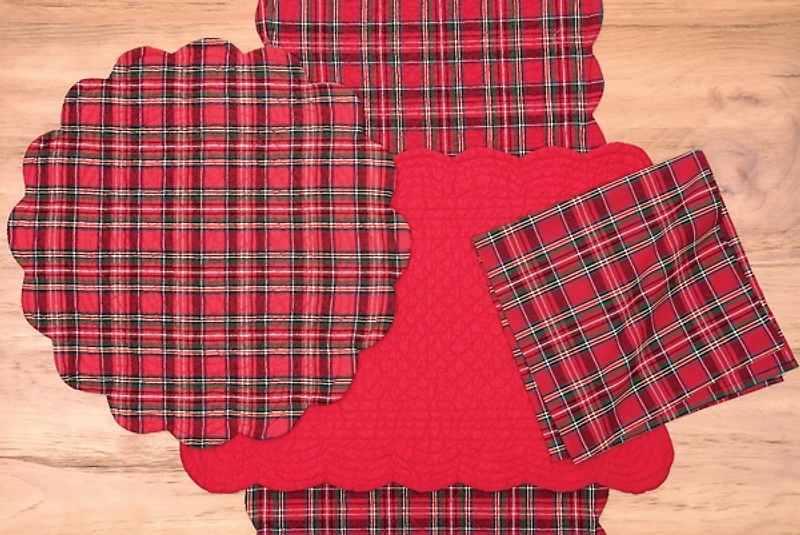 Christmas Red Plaid Scalloped Table Runner