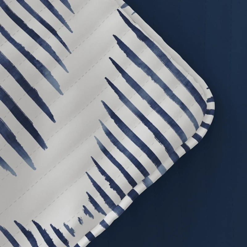 Navy Diamond Line Reversible 3-pc. Queen Quilt Set