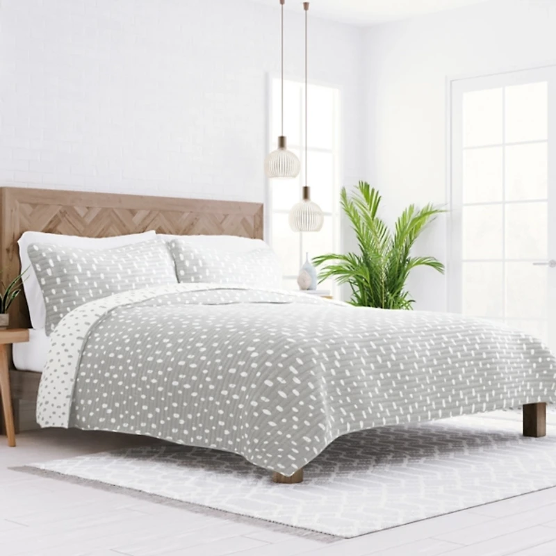 Gray Dotted Reversible 3-pc. King Quilt Set