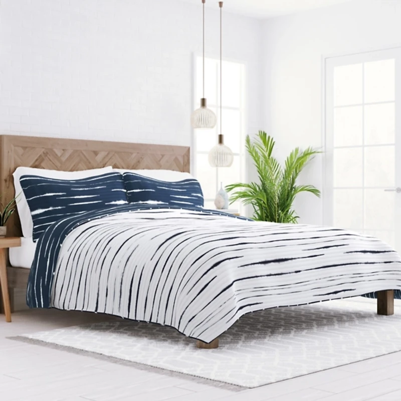 Navy Linear Reversible 3-pc. King Quilt Set