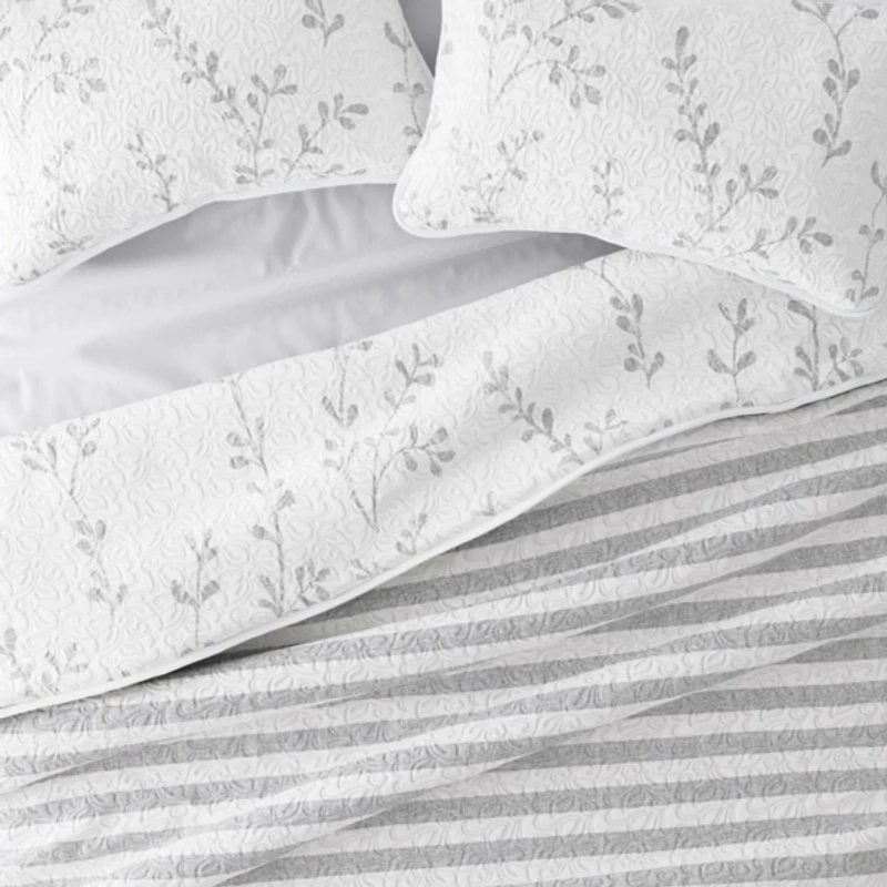 Gray Vines Reversible 3-pc. King Quilt Set