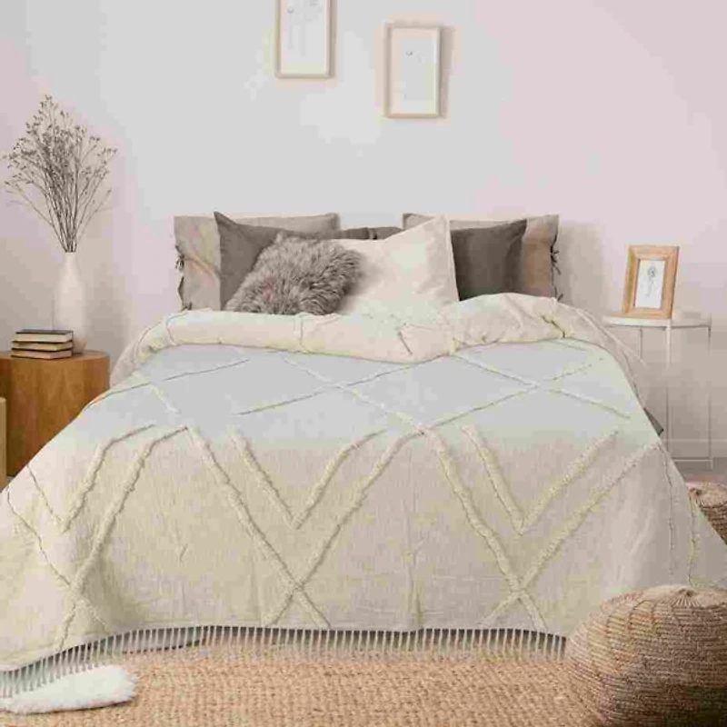 Ivory Geometric Queen Coverlet
