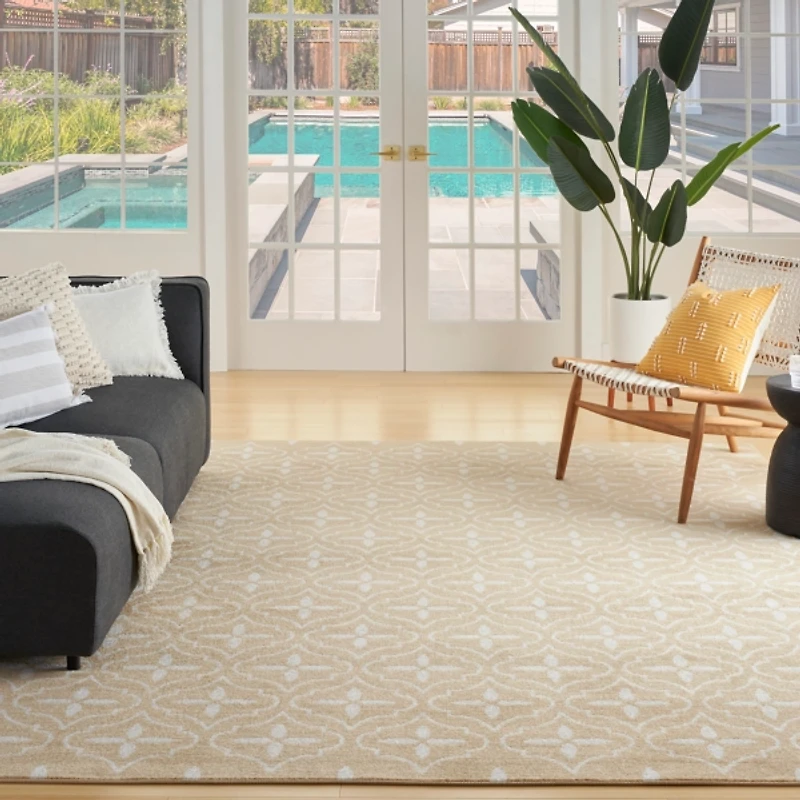 Beige & Ivory Quatrefoil Indoor/Outdoor Rug, 5x7