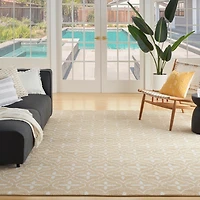 Beige & Ivory Quatrefoil Indoor/Outdoor Rug, 5x7