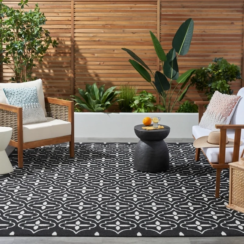 Ivory Quatrefoil Indoor/Outdoor Rug