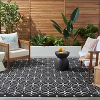 Ivory Quatrefoil Indoor/Outdoor Rug