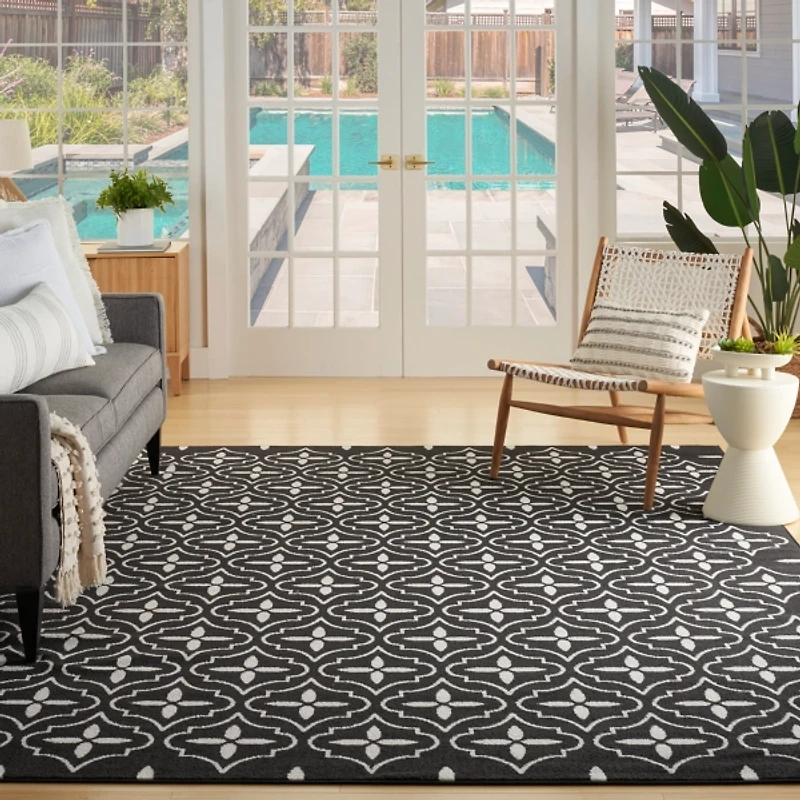 Ivory Quatrefoil Indoor/Outdoor Rug