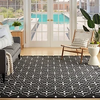 Ivory Quatrefoil Indoor/Outdoor Rug