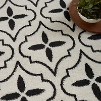 Ivory & Black Quatrefoil Indoor/Outdoor Runner