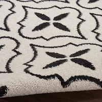 Ivory & Black Quatrefoil Indoor/Outdoor Runner