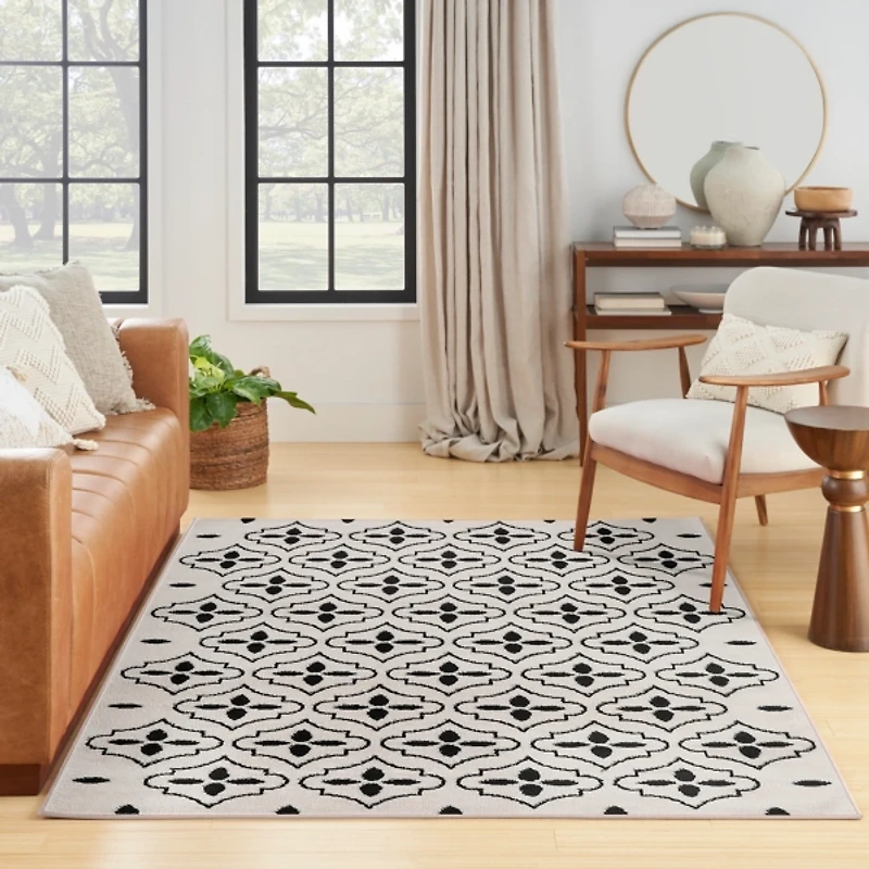 Ivory & Black Quatrefoil Indoor/Outdoor Rug