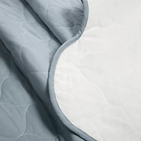 White and Blue Scallop 3-pc. Full/Queen Quilt Set