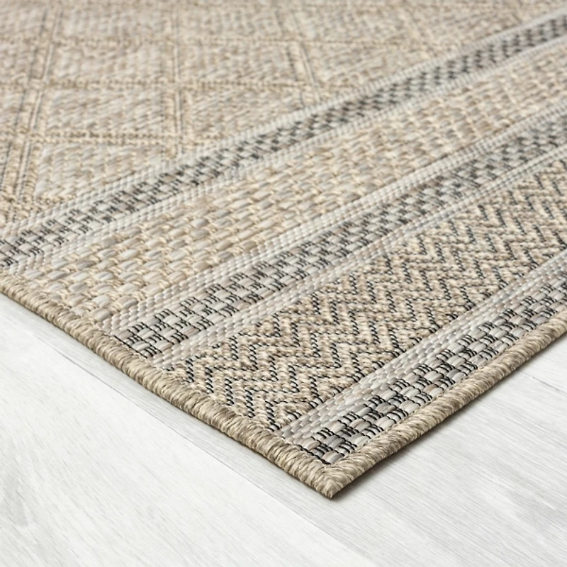 Brown Diamond Lattice Indoor/Outdoor Rug, 5x7
