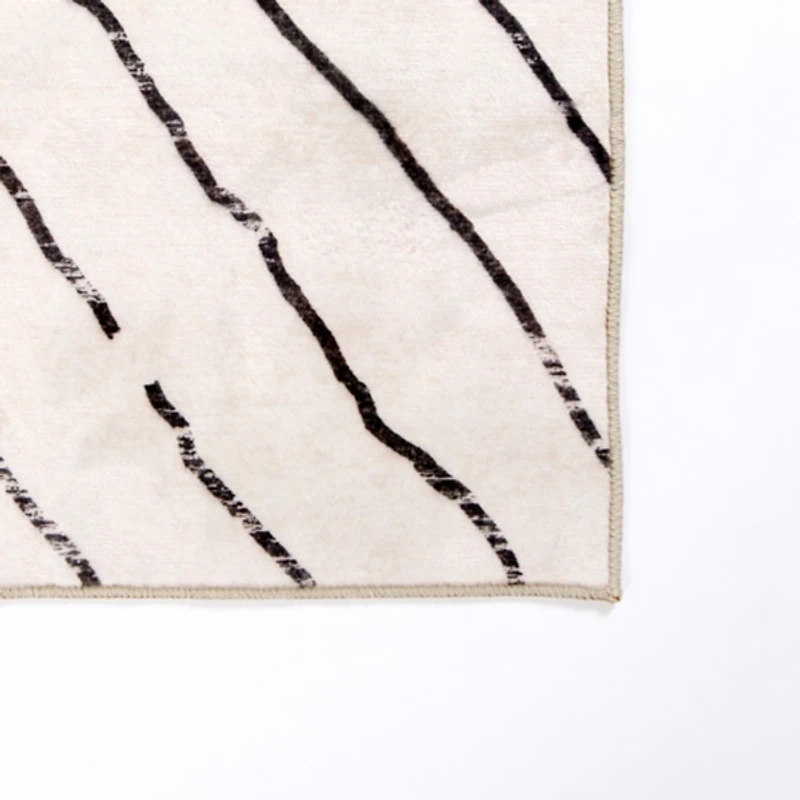 Julia Black and White Washable Area Rug, 5x8