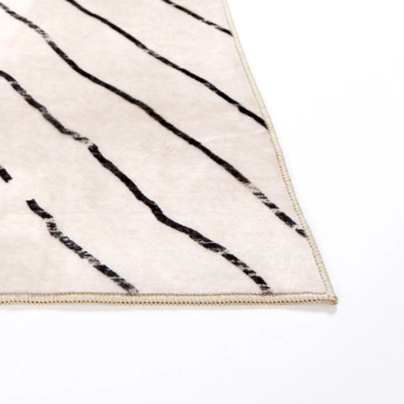 Julia Black and White Washable Area Rug, 5x8