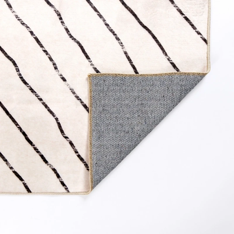 Julia Black and White Washable Area Rug, 5x8